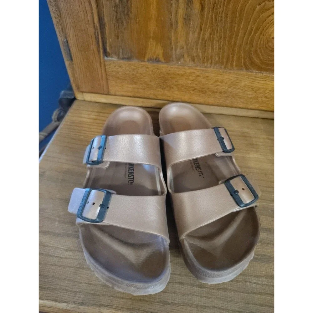 Women’s Arizona Birkenstocks Gold Size 41 Women's 8 Mens 10 Slides Pool Beach